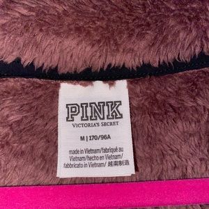 💗Pink Fuzzy Pullover!